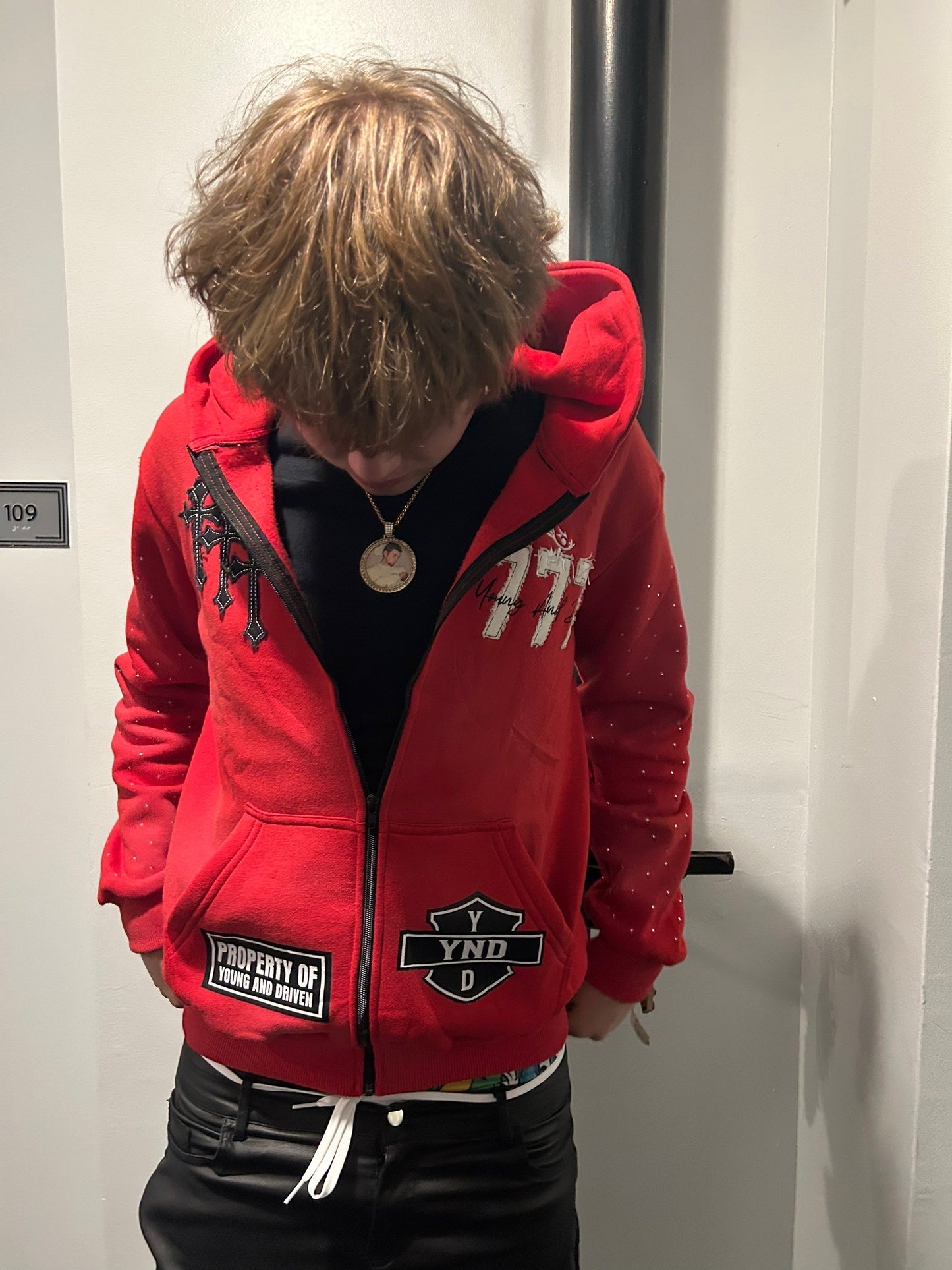 YND HOODIE
